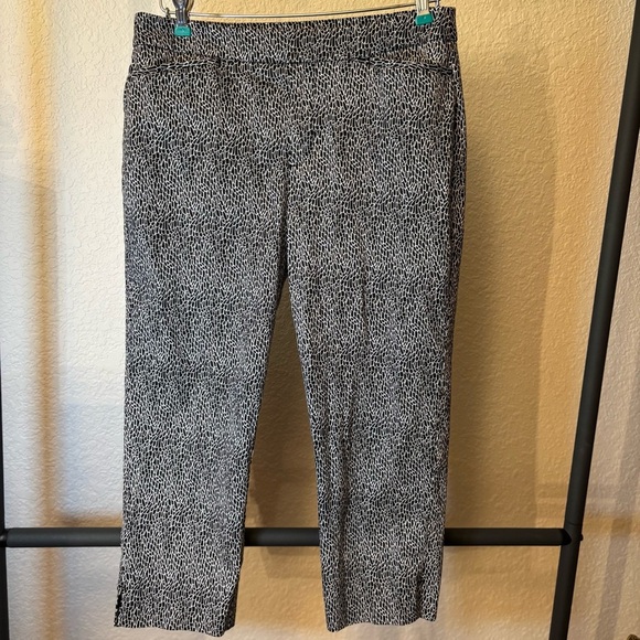 Coldwater Creek Black & White Patterned Capri Pants Women’s Size 8 - Picture 1 of 9